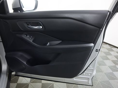 Used 2024 Nissan Rogue SV image 22