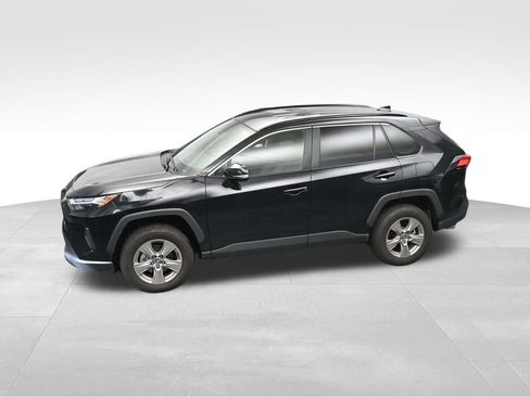 Used 2025 Toyota RAV4 XLE FWD image 18
