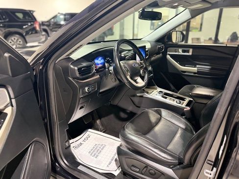 Used 2021 Ford Explorer Limited w/ Equipment Group 301A AWD/4WD image 15