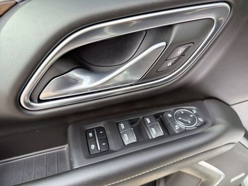 Used 2023 Chevrolet Suburban Premier image 23