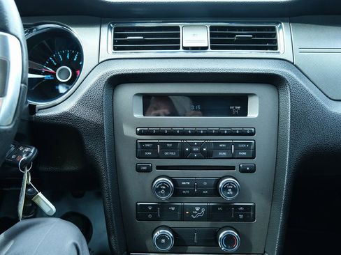 Used 2014 Ford Mustang Coupe RWD image 18