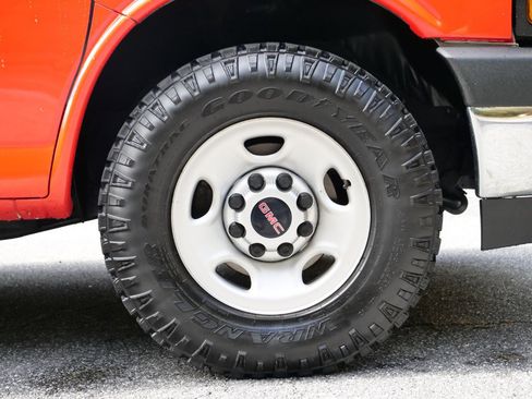 Used 2018 GMC Savana 3500 w/ Driver Convenience Package image 40