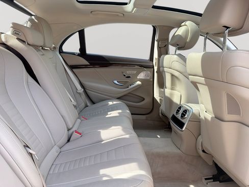 Used 2018 Mercedes-Benz S 560 4MATIC Sedan w/ Premium Package image 26