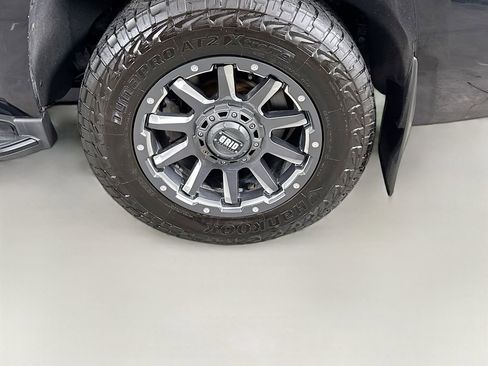 Used 2018 Chevrolet Tahoe LT AWD/4WD image 35