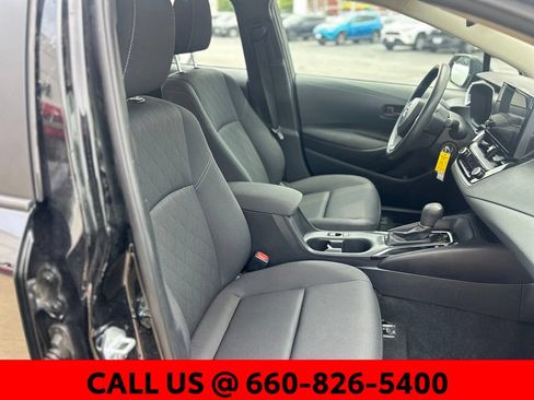 Used 2025 Toyota Corolla LE FWD image 5