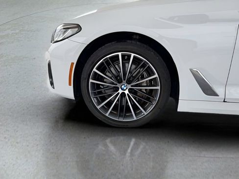 Used 2023 BMW 540i w/ Premium Package image 14