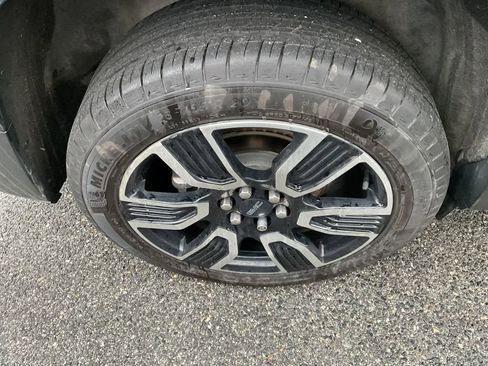 Used 2019 GMC Acadia SLT w/ Black Edition image 10