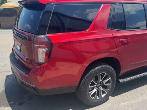 Used 2022 Chevrolet Tahoe Z71 w/ Luxury Package AWD/4WD image 16