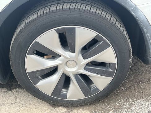 Used 2023 Tesla Model Y Long Range AWD/4WD image 5