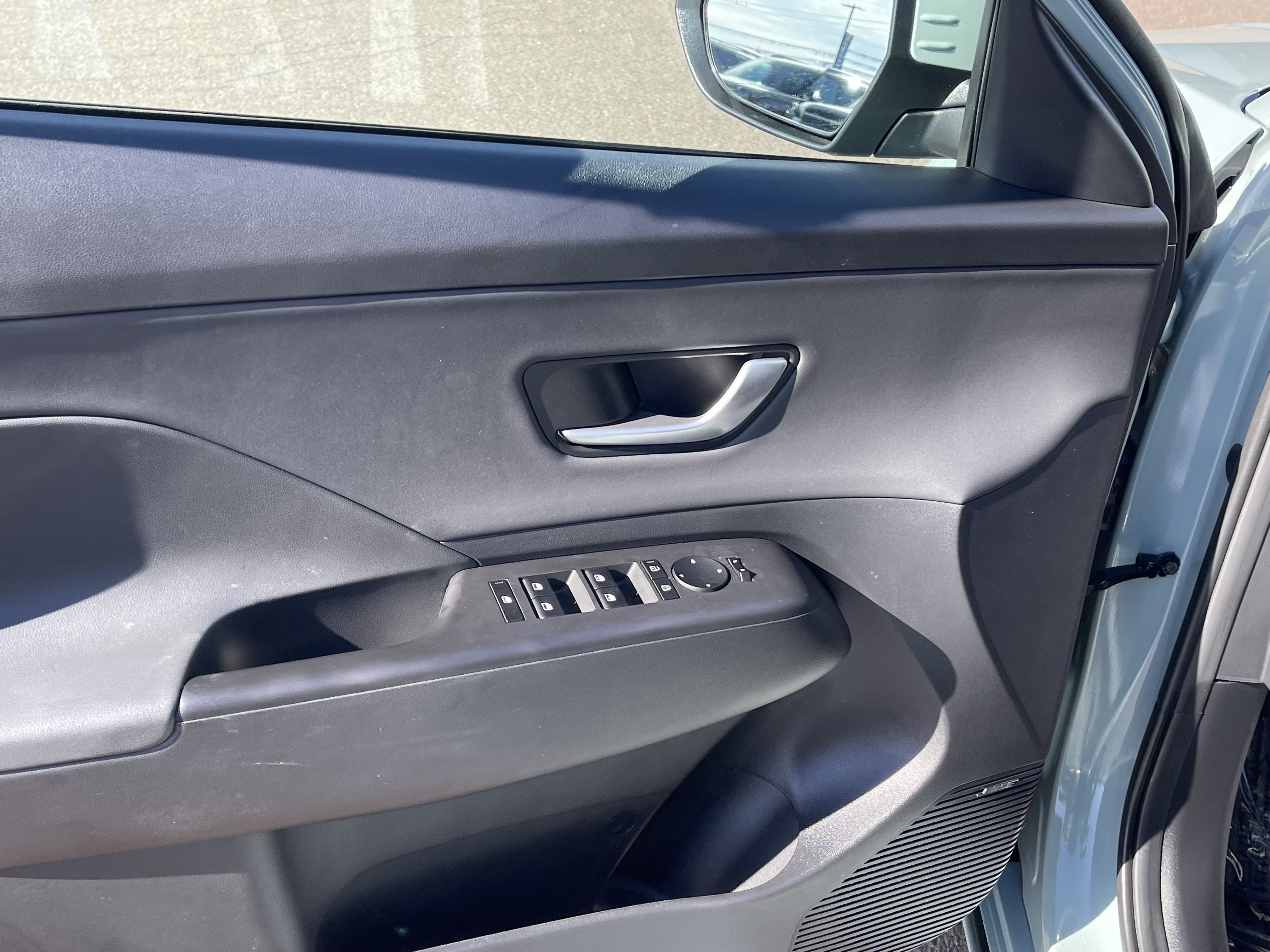 Certified 2025 Hyundai Kona Limited FWD image 18