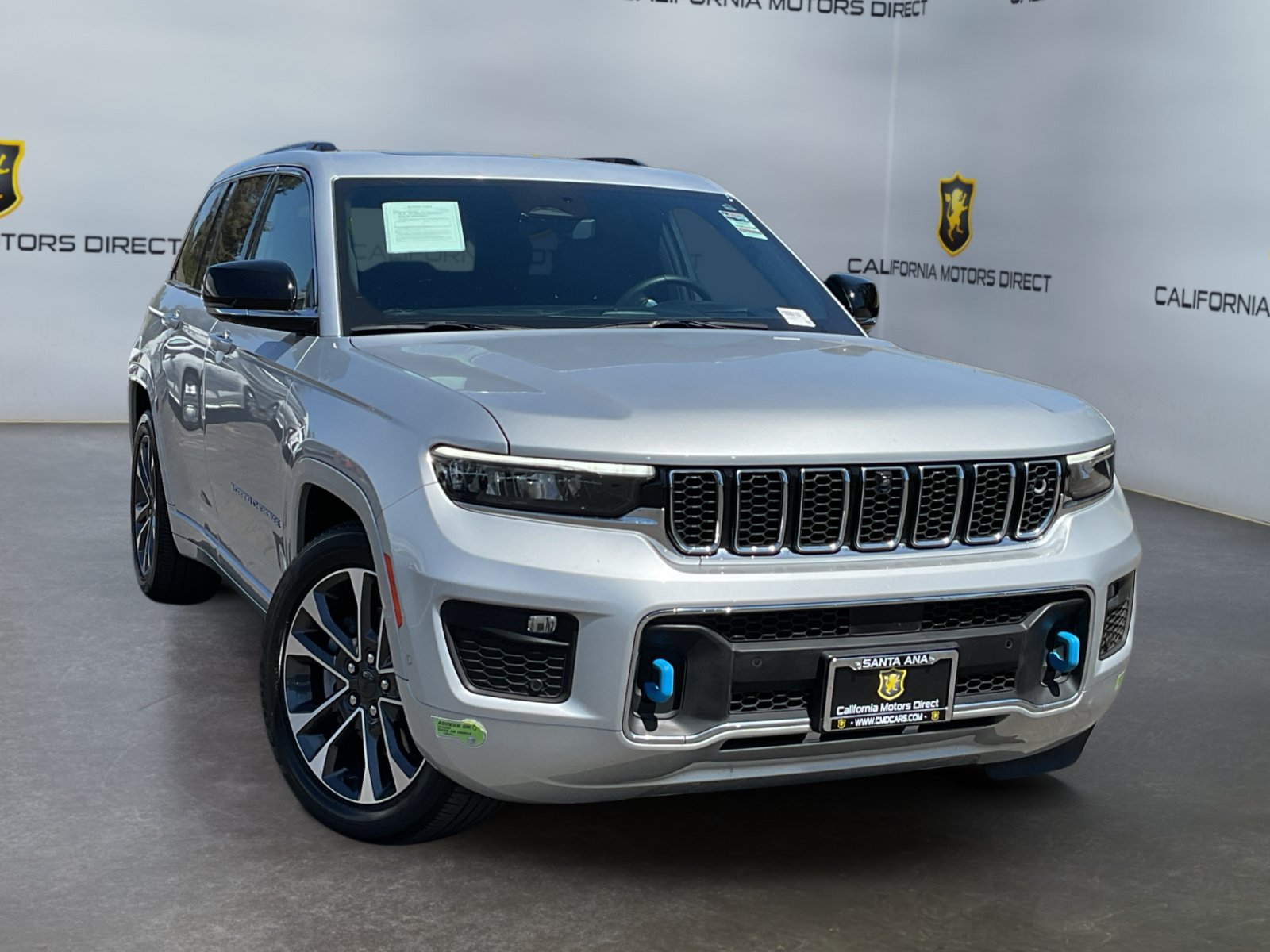 Used 2023 Jeep Grand Cherokee Overland w/ Advanced Protech Group III AWD/4WD image 3