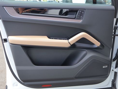 New 2026 Porsche Cayenne image 13
