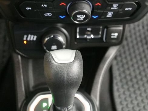 Used 2023 Jeep Renegade Latitude AWD/4WD image 25