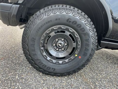 New 2025 Ford Bronco Badlands image 5