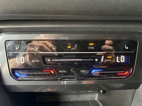 Certified 2023 Volkswagen Tiguan SE R-Line FWD image 19