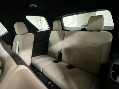 Used 2023 Chevrolet Traverse LS FWD image 28