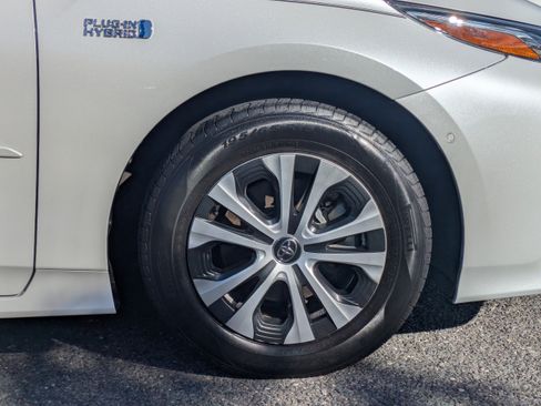 Used 2021 Toyota Prius Prime Limited image 3