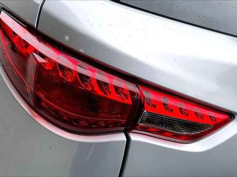 Used 2016 INFINITI QX70 w/ Premium Package image 29