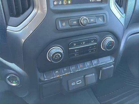 Used 2024 Chevrolet Silverado 1500 Custom image 39