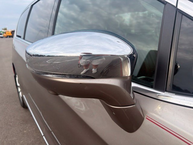Used 2017 Chrysler Pacifica Limited FWD image 5