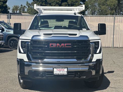 New 2026 GMC Sierra 2500 Pro AWD/4WD image 2