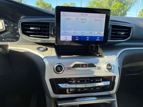 Used 2020 Ford Explorer XLT w/ Equipment Group 202A AWD/4WD image 18