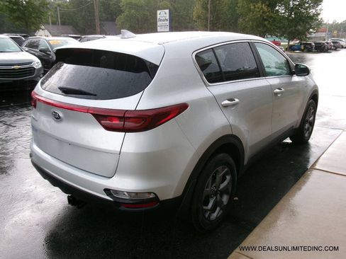 Used 2020 Kia Sportage LX AWD/4WD image 3