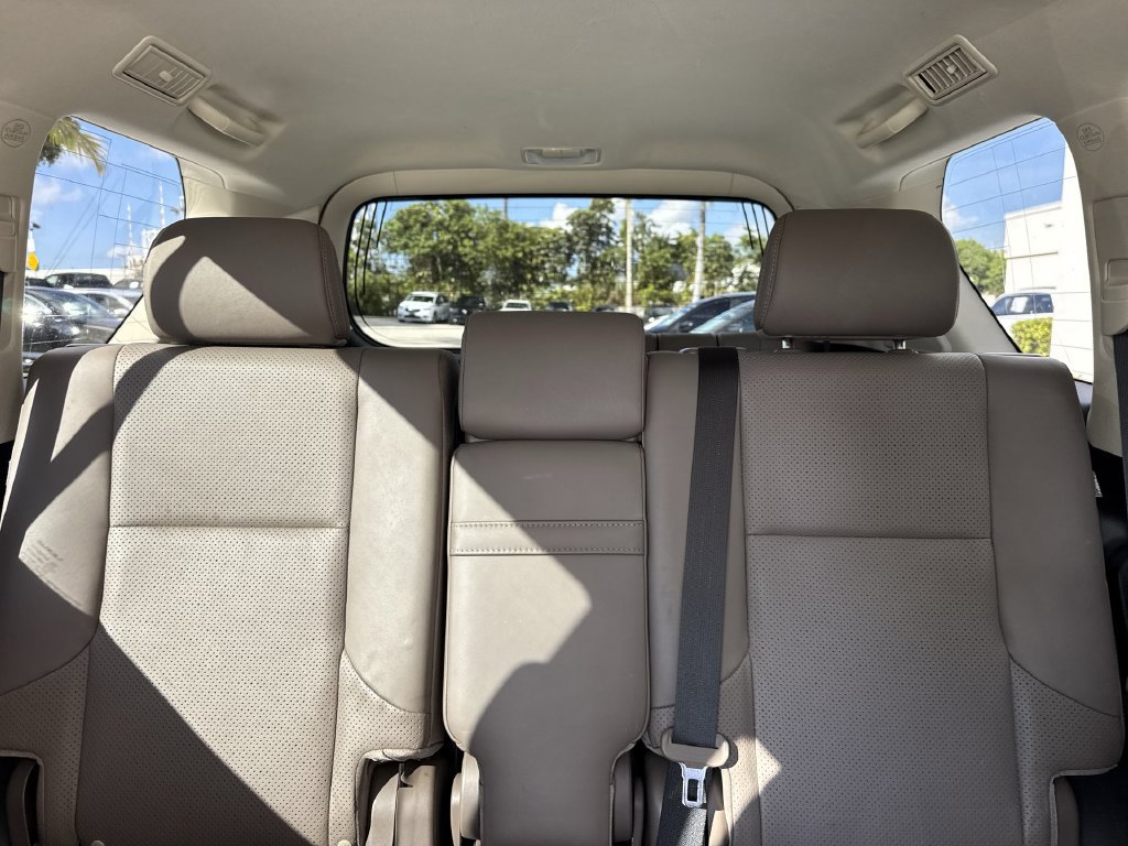 Used 2023 Lexus GX 460 Luxury w/ Accessory Package AWD/4WD image 18