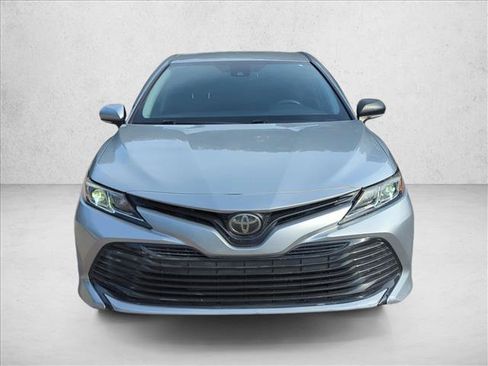 Used 2018 Toyota Camry LE w/ Convenience Package FWD image 2