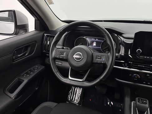 Used 2025 Nissan Pathfinder SV FWD image 26