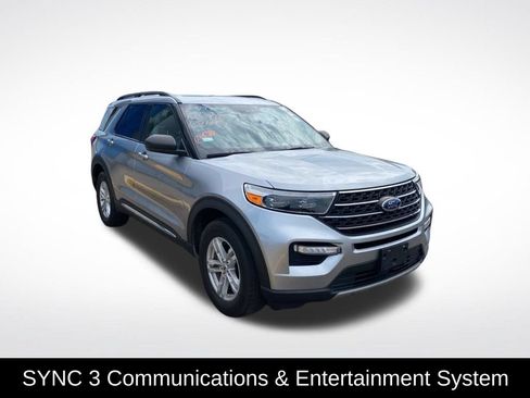 Used 2022 Ford Explorer XLT w/ Equipment Group 202A AWD/4WD image 3