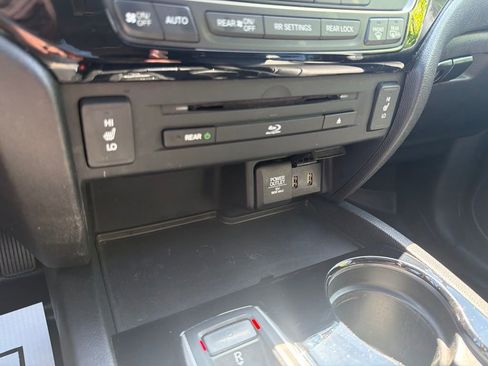 Used 2017 Honda Pilot Touring image 37