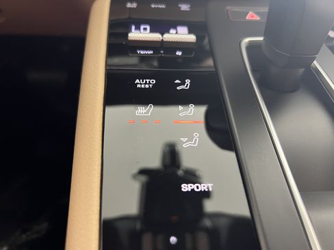 Certified 2023 Porsche Macan AWD/4WD image 23