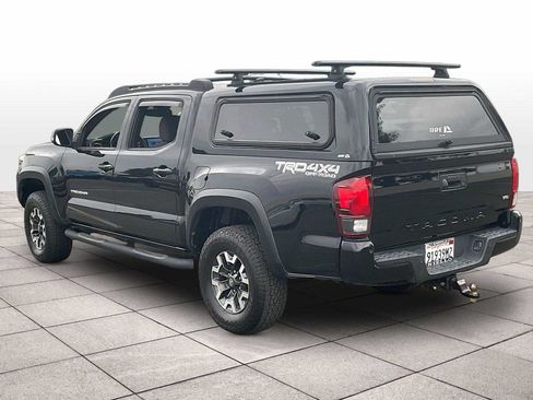 Used 2018 Toyota Tacoma TRD Off-Road w/ Technology Package AWD/4WD image 14