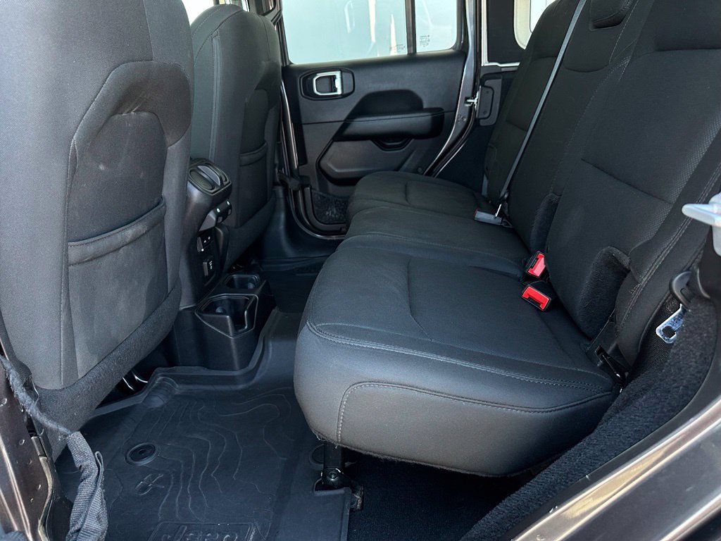 Used 2018 Jeep Wrangler Unlimited Sahara AWD/4WD image 37
