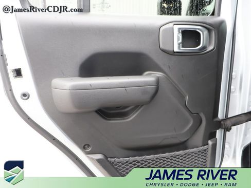Used 2023 Jeep Wrangler Unlimited Rubicon 4xe AWD/4WD image 16