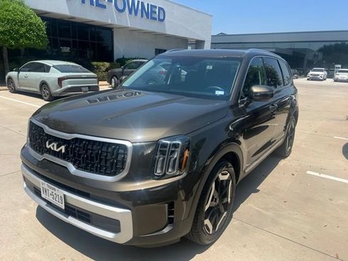 Used 2024 Kia Telluride EX w/ EX Captain's Chair Package AWD/4WD image 2