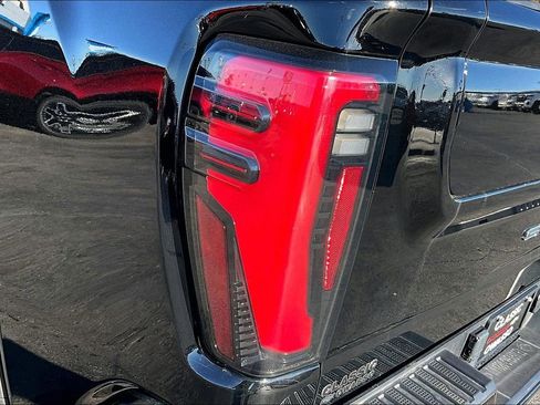 Used 2024 GMC Sierra 2500 AT4X image 23