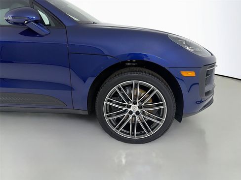 Certified 2026 Porsche Macan AWD/4WD image 30