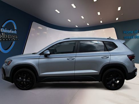 New 2026 Volkswagen Taos SE FWD image 7