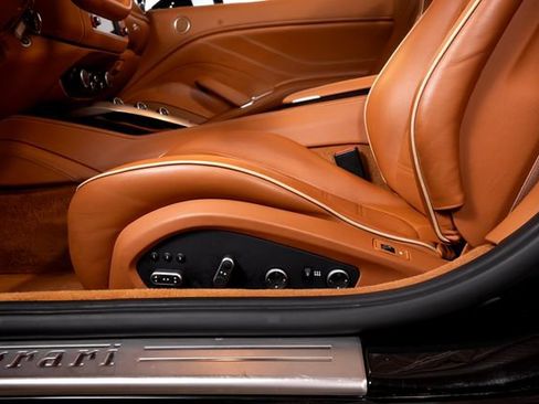 Used 2016 Ferrari California T RWD image 26