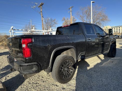 Used 2022 Chevrolet Silverado 2500 High Country w/ Z71 Off-Road Package image 3
