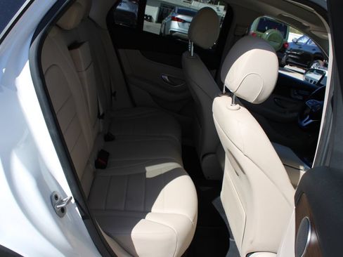 Used 2022 Mercedes-Benz GLC 300 image 12