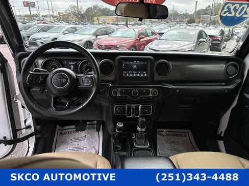 Used 2023 Jeep Gladiator Sport image 15