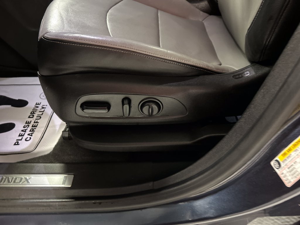 Used 2018 Chevrolet Equinox Premier FWD image 11