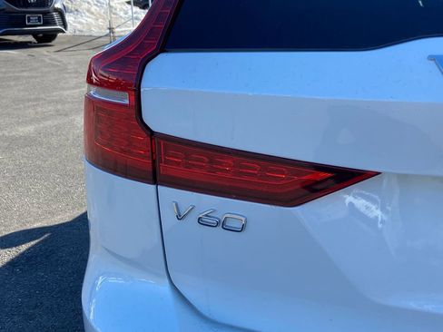 Used 2025 Volvo V60 B5 Cross Country Plus image 32