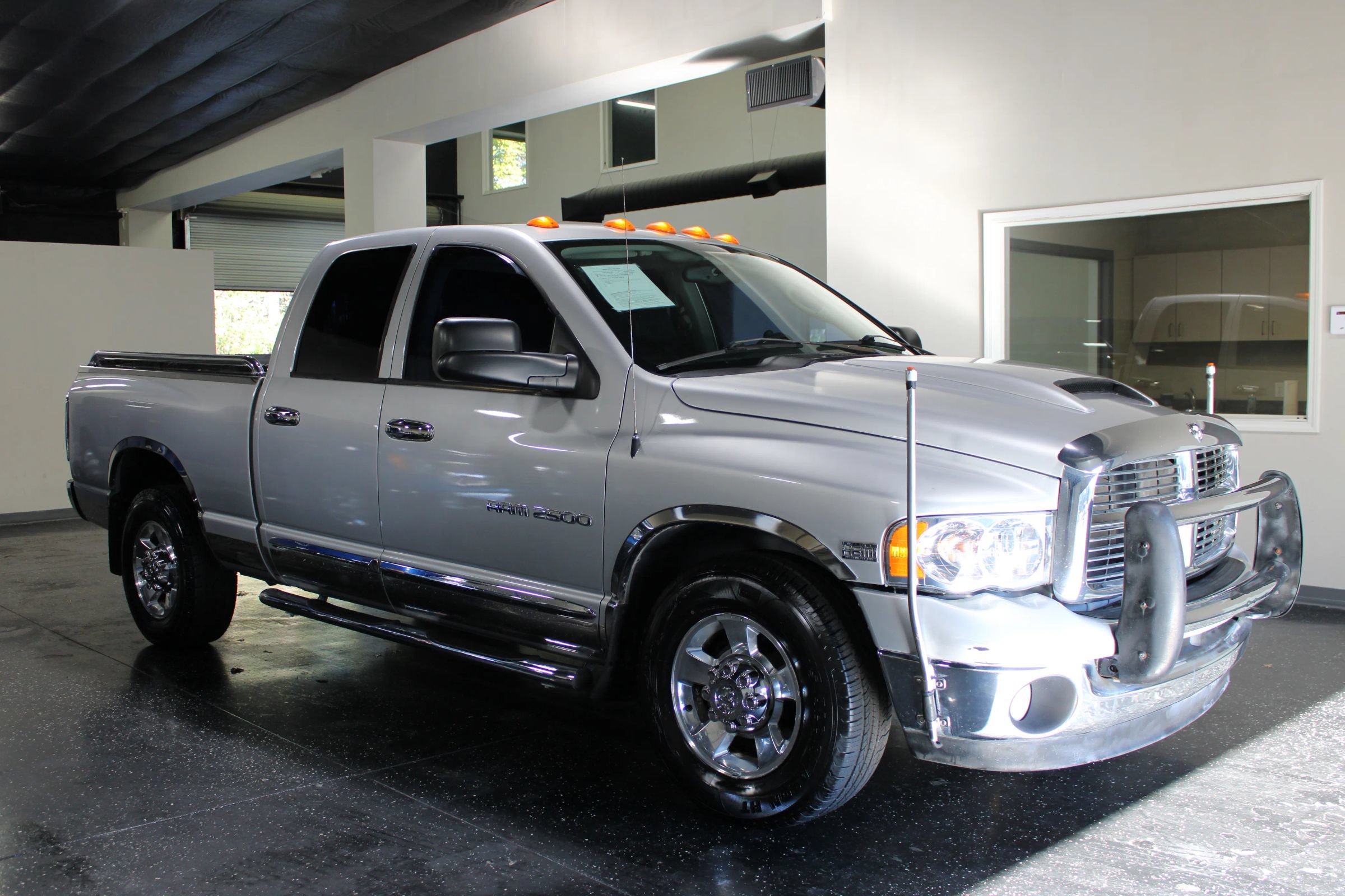 Used 2005 Dodge Ram 2500 Truck SLT RWD image 1