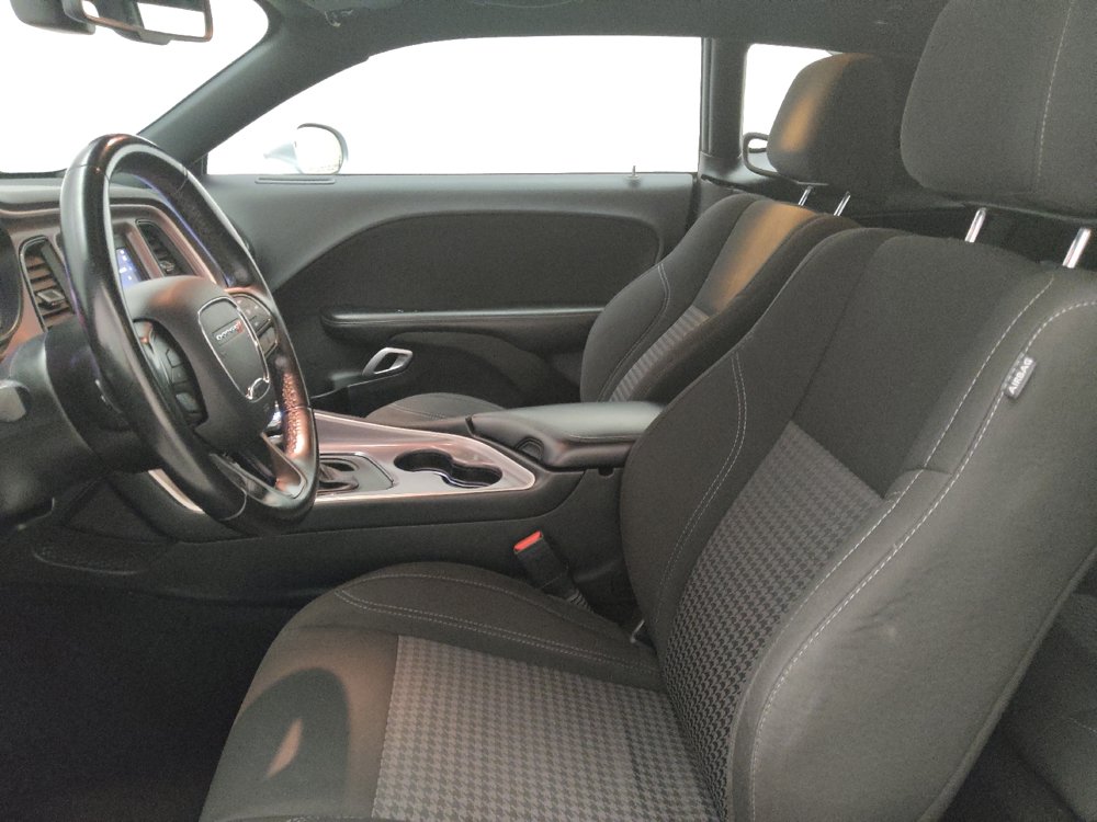 Used 2022 Dodge Challenger SXT RWD image 17
