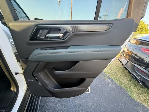 Used 2025 GMC Yukon AT4 w/ AT4 Premium Package AWD/4WD image 21