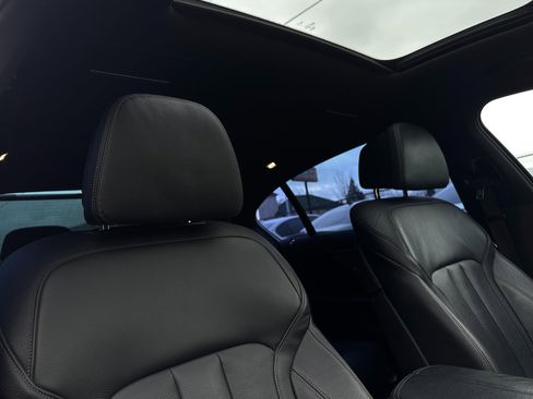 Used 2019 BMW 740i w/ M Sport Package image 28